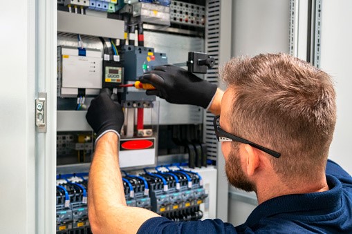 Professionals Help for Repair a Circuit Breaker